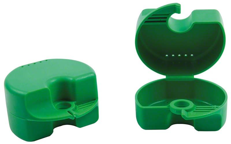 Grüne Quick-Box Gr. 2 mit geöffnetem und geschlossenem Deckel, ideal für KFO-Geräte.