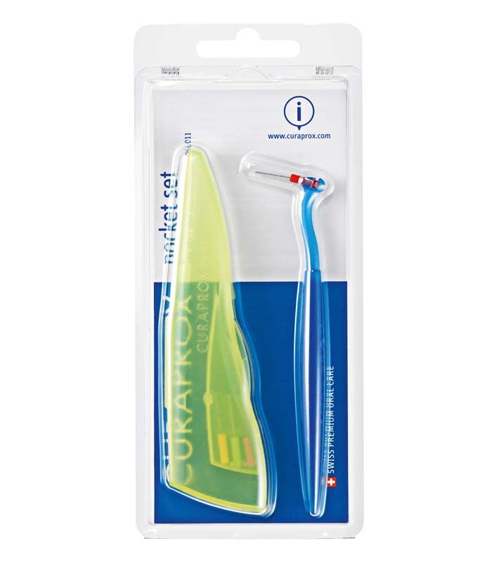 CURAPROX Pocket Set mit grüner Hülle und blauer Interdentalbürste in Verpackung.