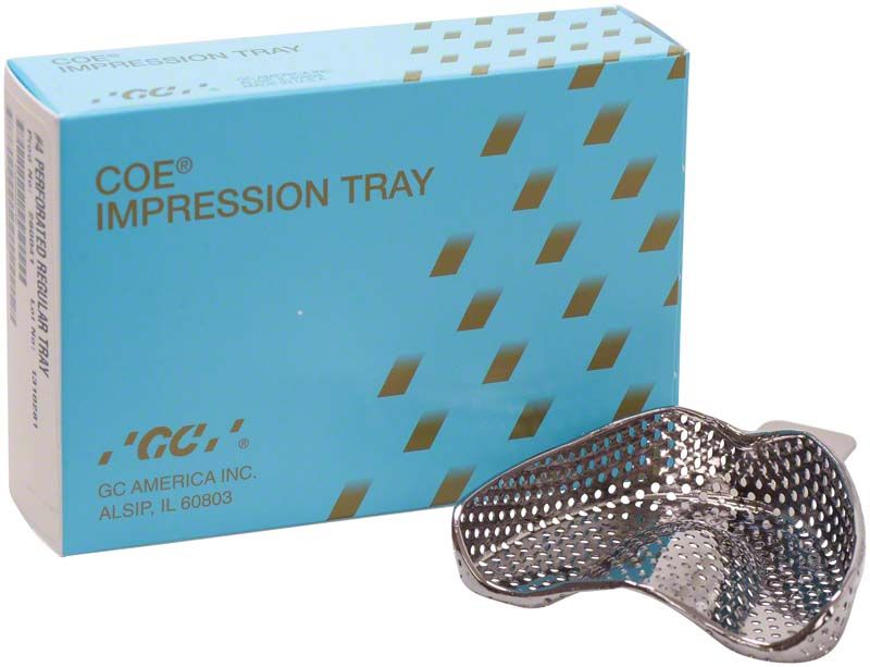 Perforierter Metall-Löffel COE® Gesamtbogen #4 mit Verpackung im Hintergrund.