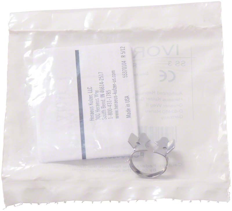 Ivory® Kofferdamklammer SS 3 für kleine UK Molaren in Verpackung.