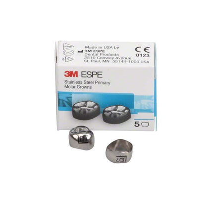 Edelstahlkronen für Milchzahnmolaren mit Verpackung im Hintergrund.