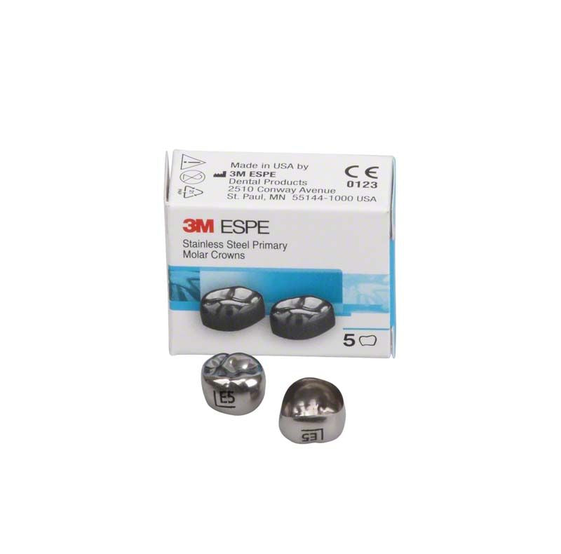 Edelstahlkronen für Milchzahnmolar mit Verpackung im Hintergrund.