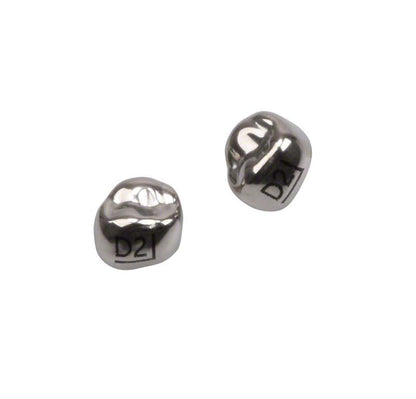 Edelstahlkronen für Milchzahnmolar OK D-UR-2 in Nahaufnahme.