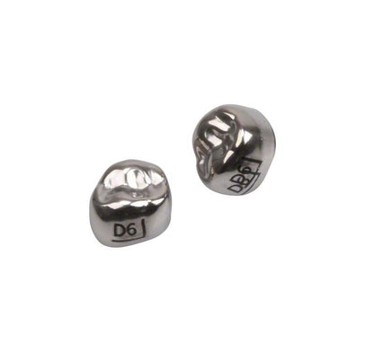 Edelstahlkronen Milchzahnmolar OK D-UR-6, Detailansicht von zwei Kronen.