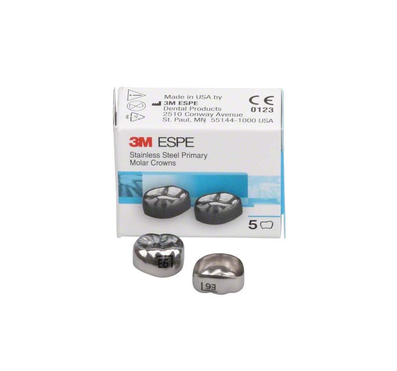 3M Edelstahlkronen für Milchzahnmolaren mit Verpackung und fünf Kronen.