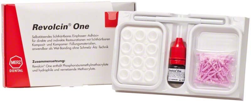 Revolcin One Set mit Adhäsivflasche, Applikatoren und Zubehör in Schachtel.