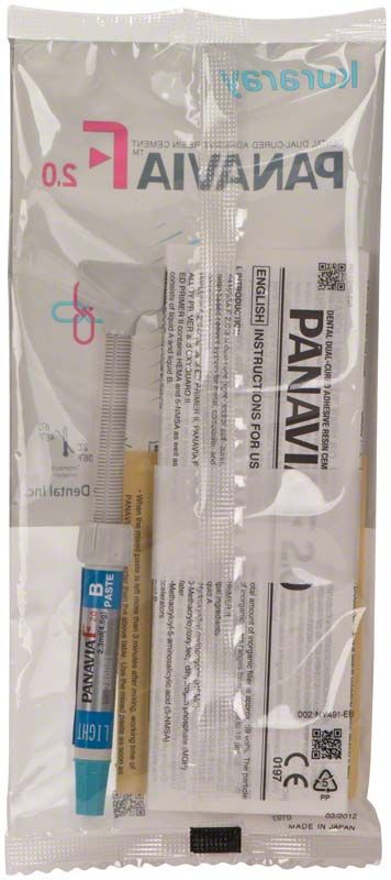 Verpackung von Panavia F 2.0 Paste B light mit Applikationsspritze und Anleitung.