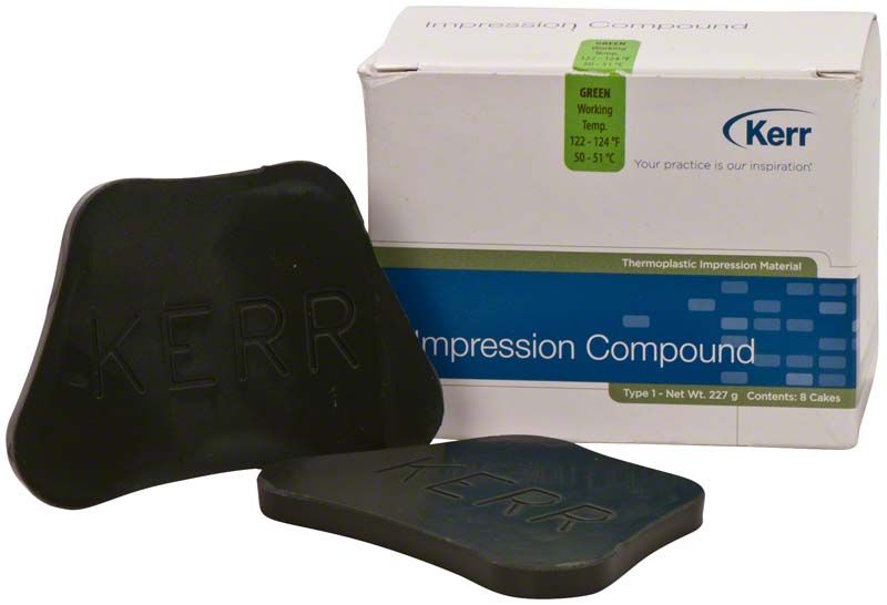 Kerr Impression Compound Platten grün mit Verpackung auf weißem Hintergrund.