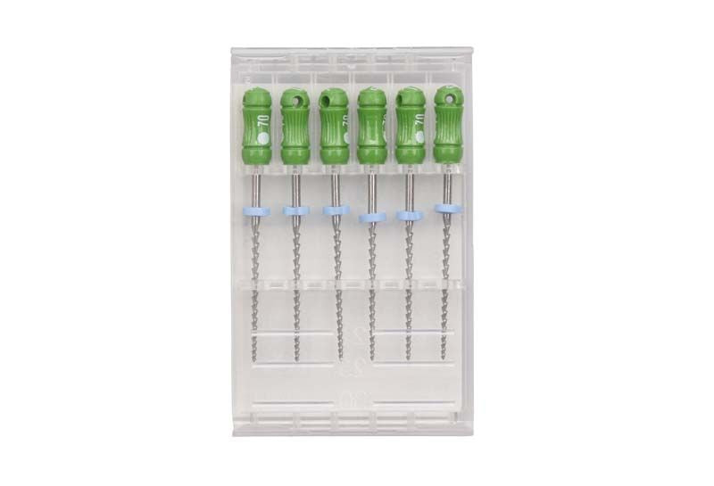 Sechs SybronEndo Hedström-Feilen 25mm ISO 070 mit grünem Griff in Kunststoffverpackung.