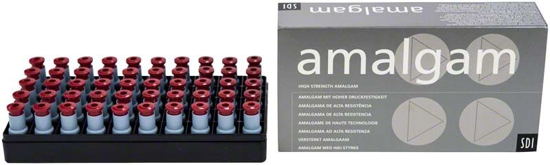 GS-80 Kapseln in schwarzer Halterung neben Amalgam-Verpackung.