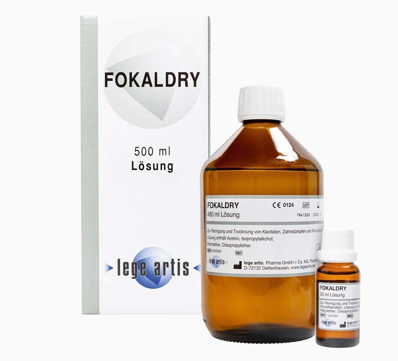 Fokaldry Lösung 500ml Flasche neben kleinerer Flasche vor Verpackung.