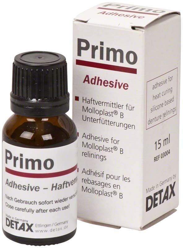 Primo Haftvermittler-Fläschchen und Verpackung mit Produktinformationen.