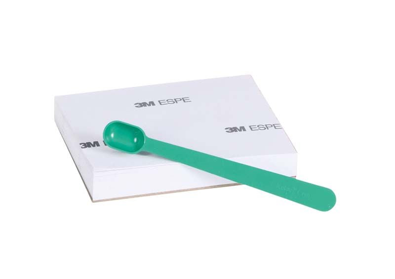 Grüner Dosierlöffel und 3M ESPE Verpackung für Ketac™ Cem radiopaque.