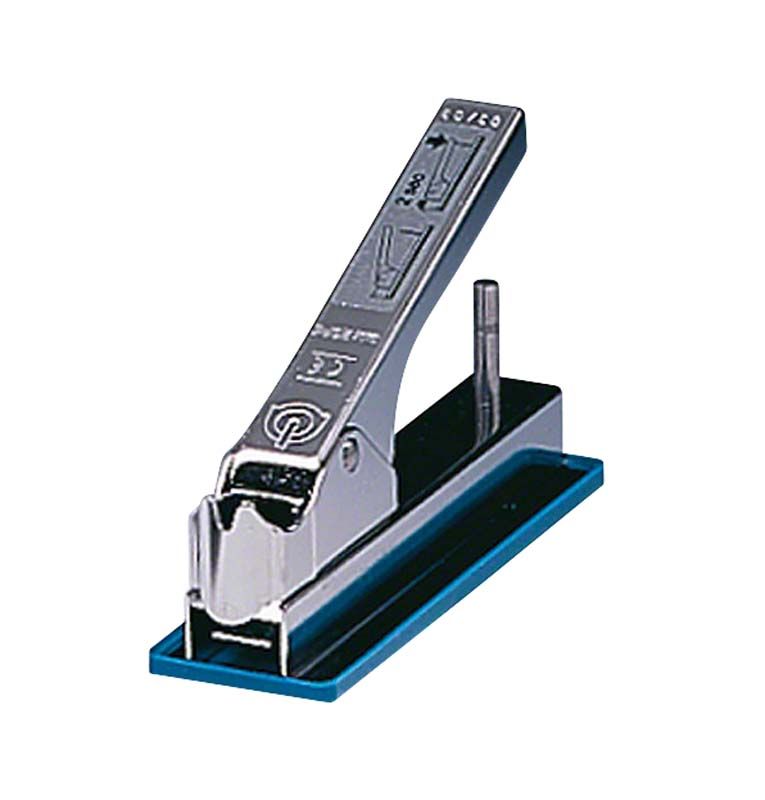 Metallene Heftmaschine auf blauem Sockel, Produktname Maxicap Aktivator.