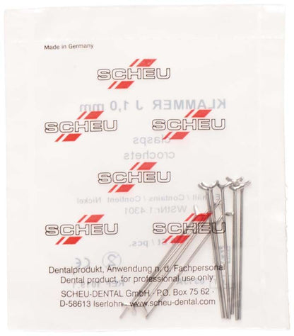 Zehn Edelstahl-KFO-Klammern in Verpackung mit Aufschrift "Scheu" und Produktdetails.