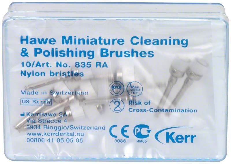 Hawe Miniatur Bürstchen mit Nylonborsten in transparenter Verpackung.
