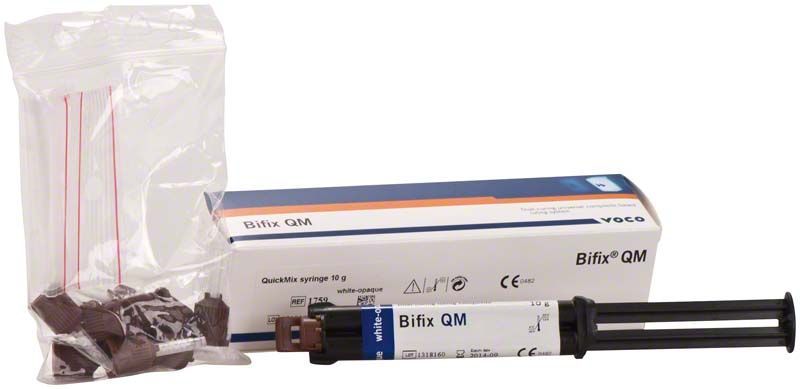 Bifix® QM Spritze weiß-opak mit Verpackung und Zubehör.