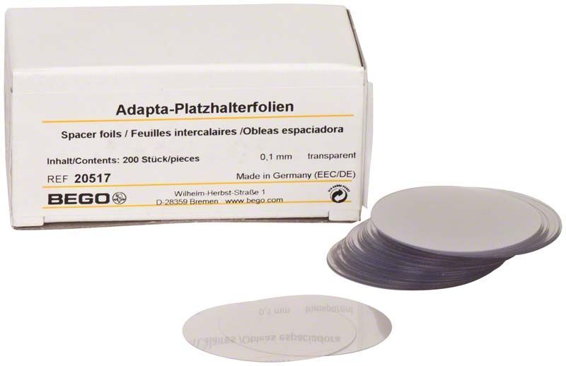 Adapta-Tiefziehsystem Platzhalterfolien 0,1mm transparent auf weißem Hintergrund.