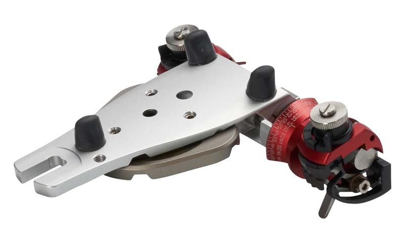 PROTAR® evo 7 Artikulator mit rotem Split-Cast-Element in seitlicher Ansicht