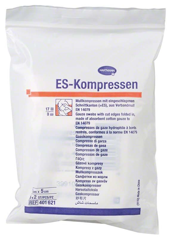 Sterile ES-Kompresse 5x5 cm, 8-fach, in transparenter Verpackung.