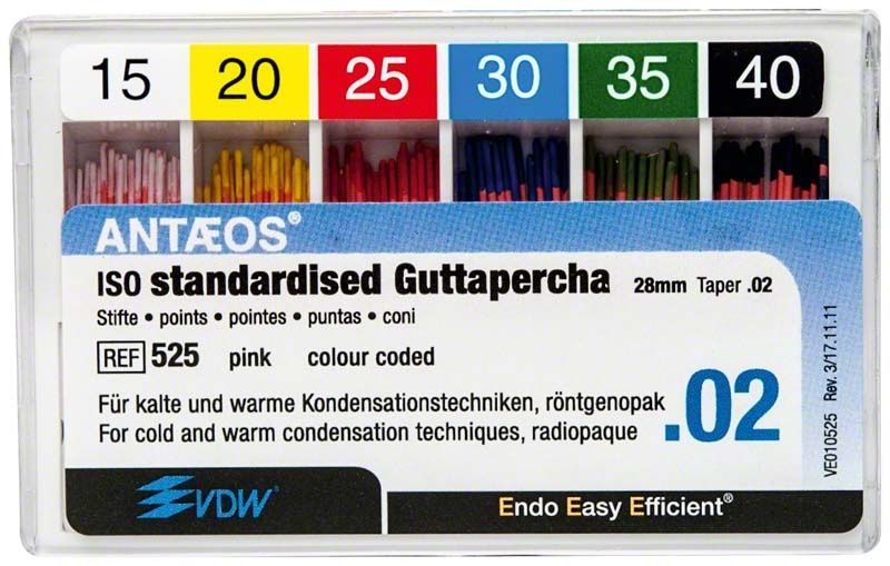 Guttapercha-Stifte in verschiedenen Größen zur Wurzelkanalfüllung, farbcodiert.