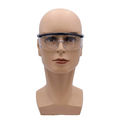 Schutzbrille Scratch auf einem Kopfmodell präsentiert.