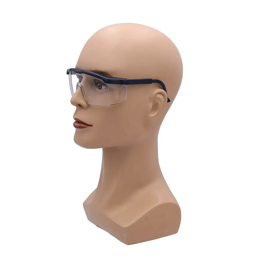 Schutzbrille Scratch auf einem Modellkopf von der Seite gezeigt.