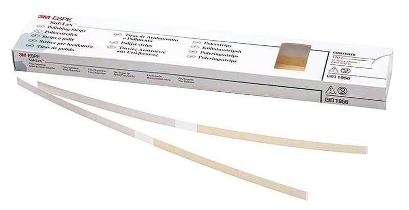 Sof-Lex™ Finierstreifen in geöffneter Verpackung mit sichtbaren Polierstreifen.