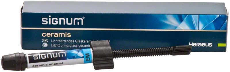 Signum® ceramis enamel EM in Spritze vor Verpackung.