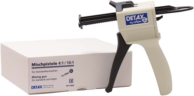 Mischpistole Automix 2 10:1 neben Produktverpackung.