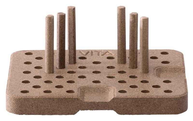 Untersatz G von VITA Zahnfabrik mit Einsteckstiften in 52 Löchern.