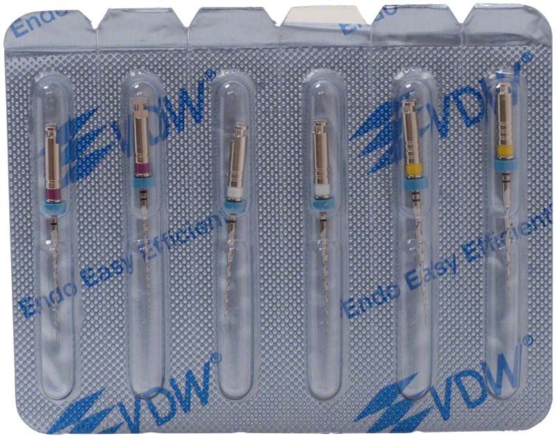 Mtwo® NiTi-Instrumente in Blisterverpackung mit verschiedenen Farbcodierungen.