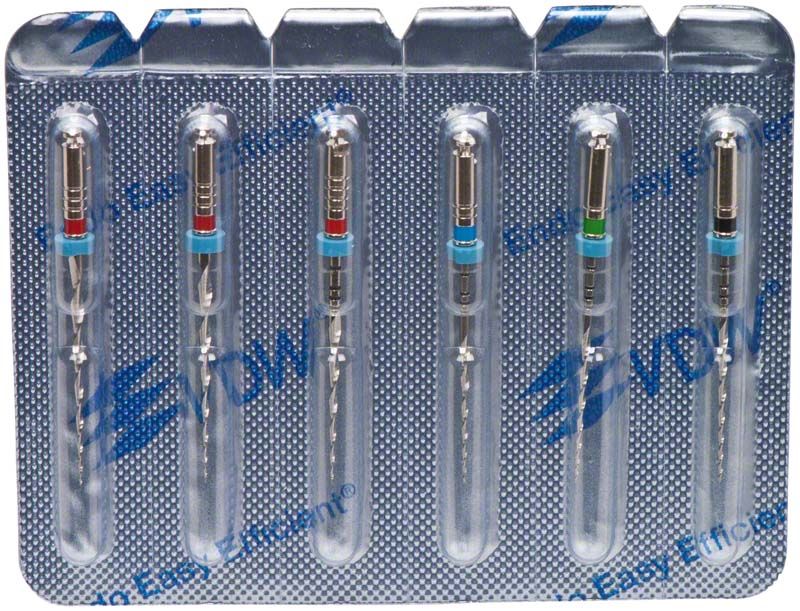 Mtwo® NiTi-Instrumente in Blisterverpackung mit farbcodierten Griffen.