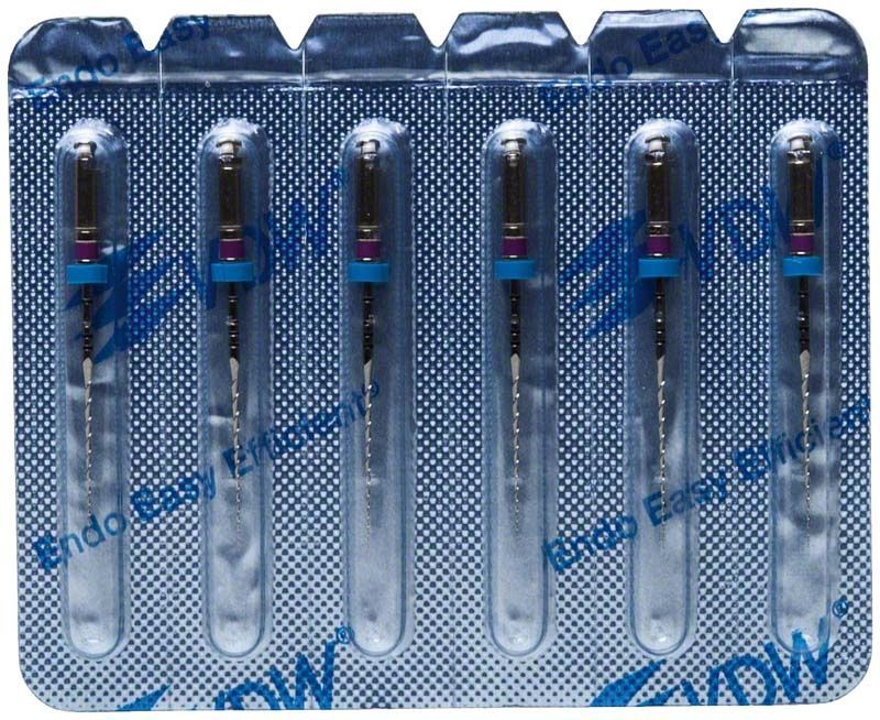 Blisterverpackung mit Mtwo® NiTi-Instrumenten zur Wurzelkanalaufbereitung.