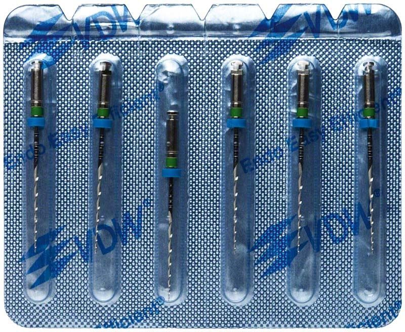 Mtwo® NiTi-Instrumente 25mm in Blisterverpackung mit Sicht auf Arbeitsteil.