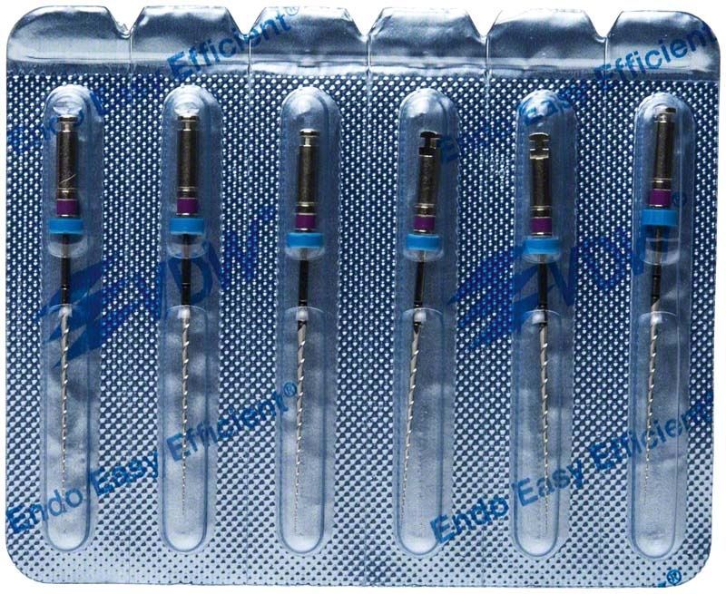 Mtwo® NiTi-Instrumente in Blisterverpackung für Endodontie.