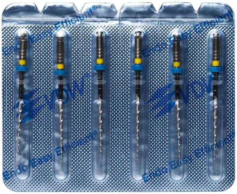 Blisterpackung mit sechs Mtwo® NiTi-Instrumenten für Wurzelkanalaufbereitung.
