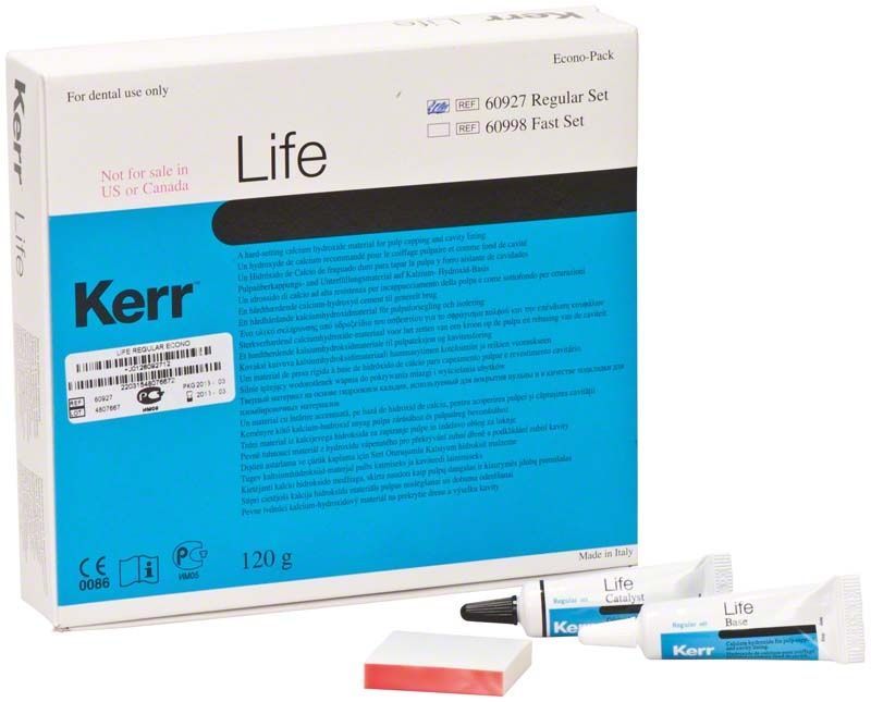 Kerr Life Regular Set Verpackung mit Tuben und Kalziumhydroxid-Pulpenüberkappungsmaterial.