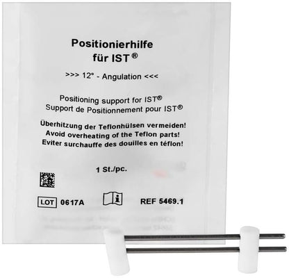 Positionierhilfe für IST-Gerät mit zwei Metallstäben und weißen Halterungen.