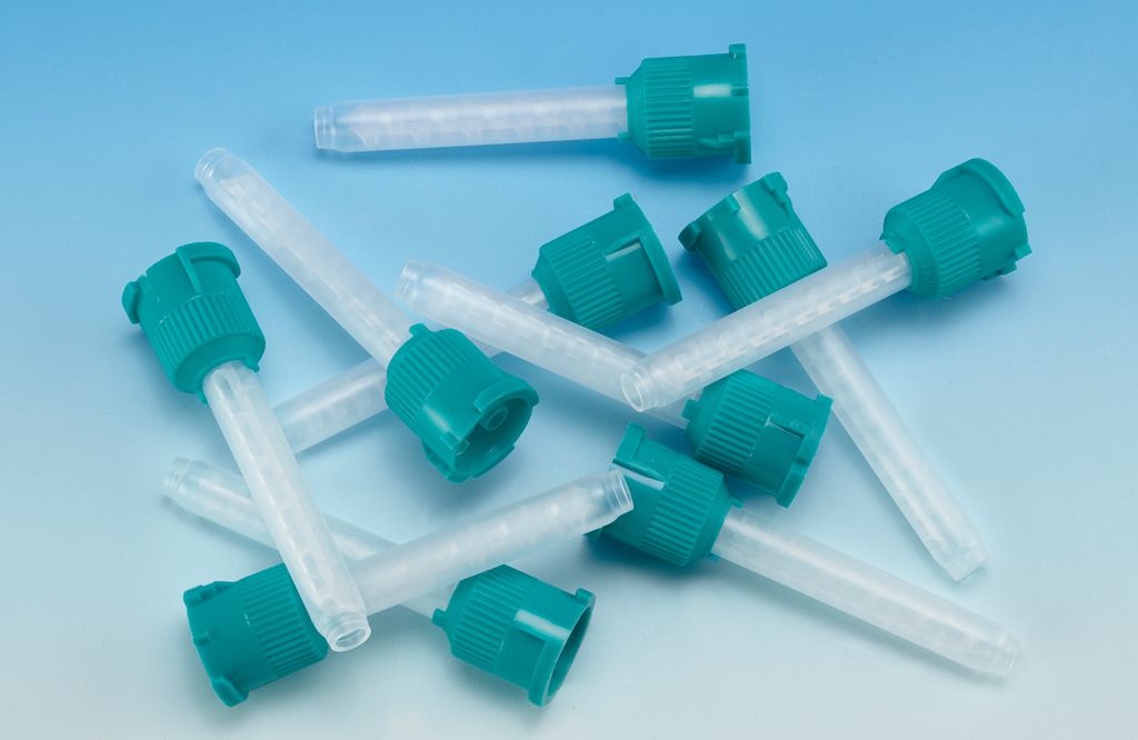 R-SI-LINE ® MISCHKANÜLE SXN mit grünem Aufsatz für Dentalanwendungen.