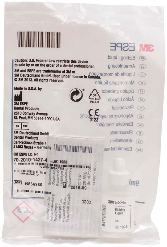 Transparente Verpackung mit Etchlösung Scotchbond™ Universal, Etikett mit Produktinformationen.