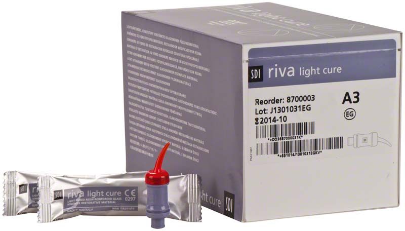 Riva Light Cure Kapseln Normalhärtend A3 neben Produktverpackung.