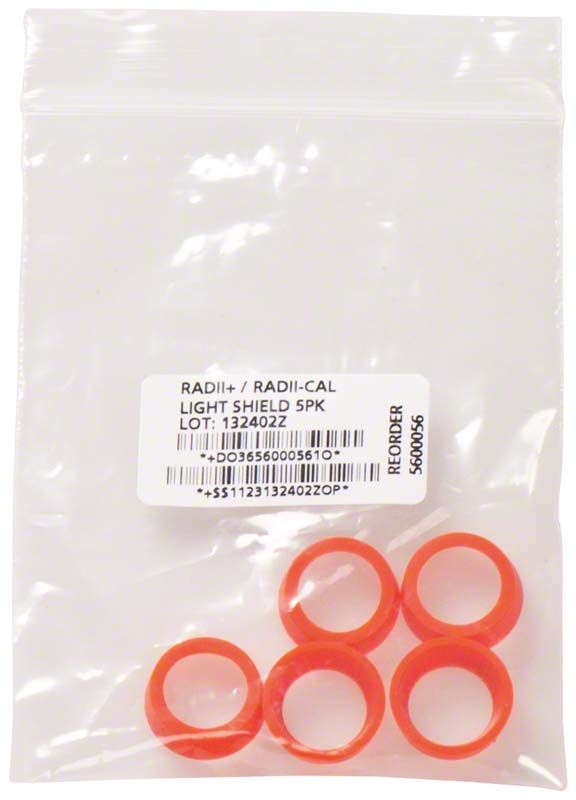 Klare Plastiktüte mit fünf roten Lichtschutzringen für radii xpert Lampe.