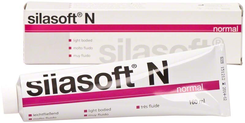 Silasoft Normal Tube 160ml mit Verpackung im Hintergrund.