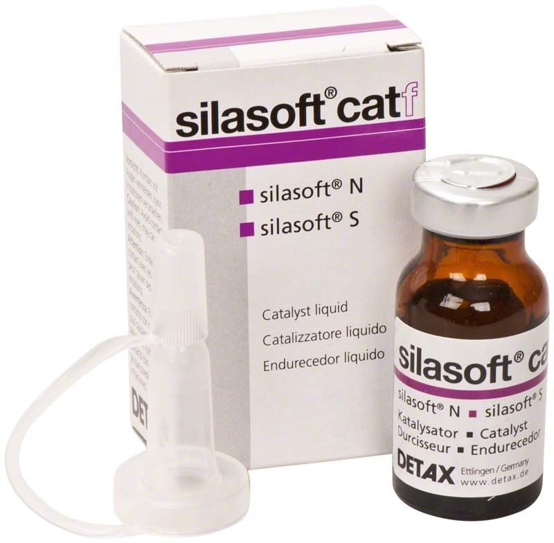Silasoft cat f flüssig 10ml mit Verpackung und Applikator.