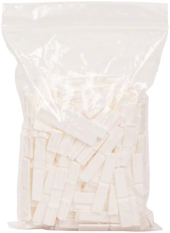 Verpackung mit weißen Verbindungsstegen für Kiefermodelle in der Zahnmedizin.