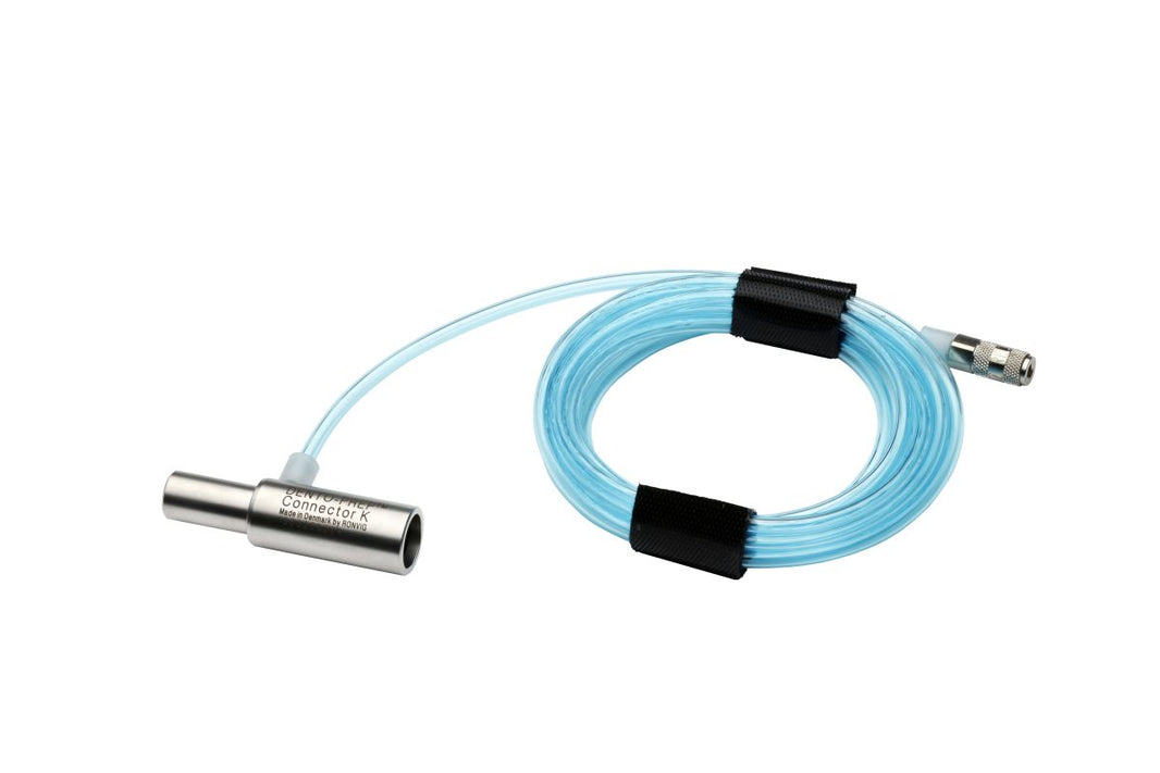 DENTO-PREP™ Konnektor K mit blauem Schlauch für zahnmedizinisches Mikro-Pulverstrahlgerät.
