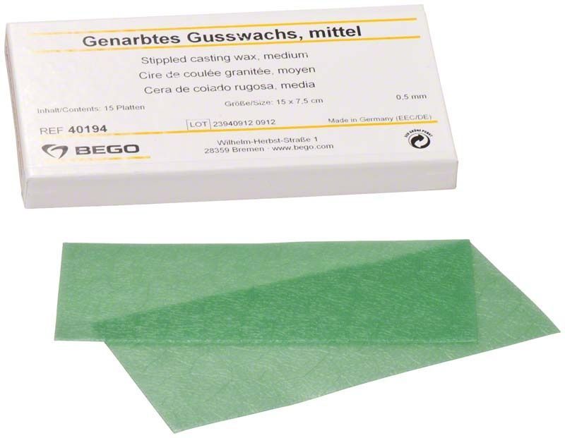Genarbtes Gusswachs mittel von BEGO in grüner Farbe mit Verpackung.
