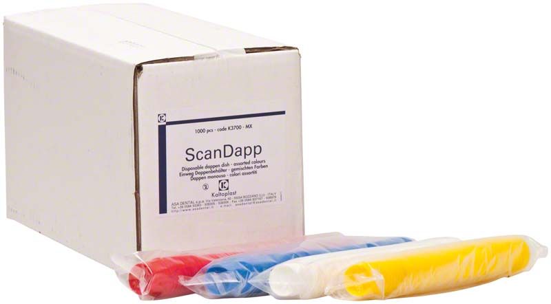 Einweg-Dappengläser in Rot, Blau, Gelb und Weiß neben Verpackung.