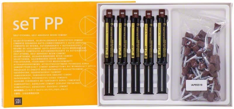 SeT PP Sortimentspackung mit Kunststoffzement-Spritzen und Zubehör.